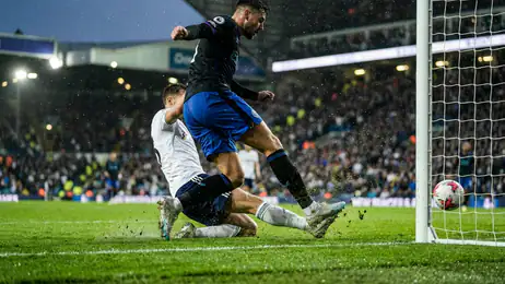 EA SPORTS FC™ Mobile Football maîtrise le terrain, mais perd parfois le fil dans ses menus