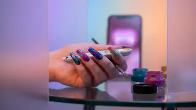 アクリルネイル!で創造力を解き放つ:カラフルなネイルアートシミュレーション header